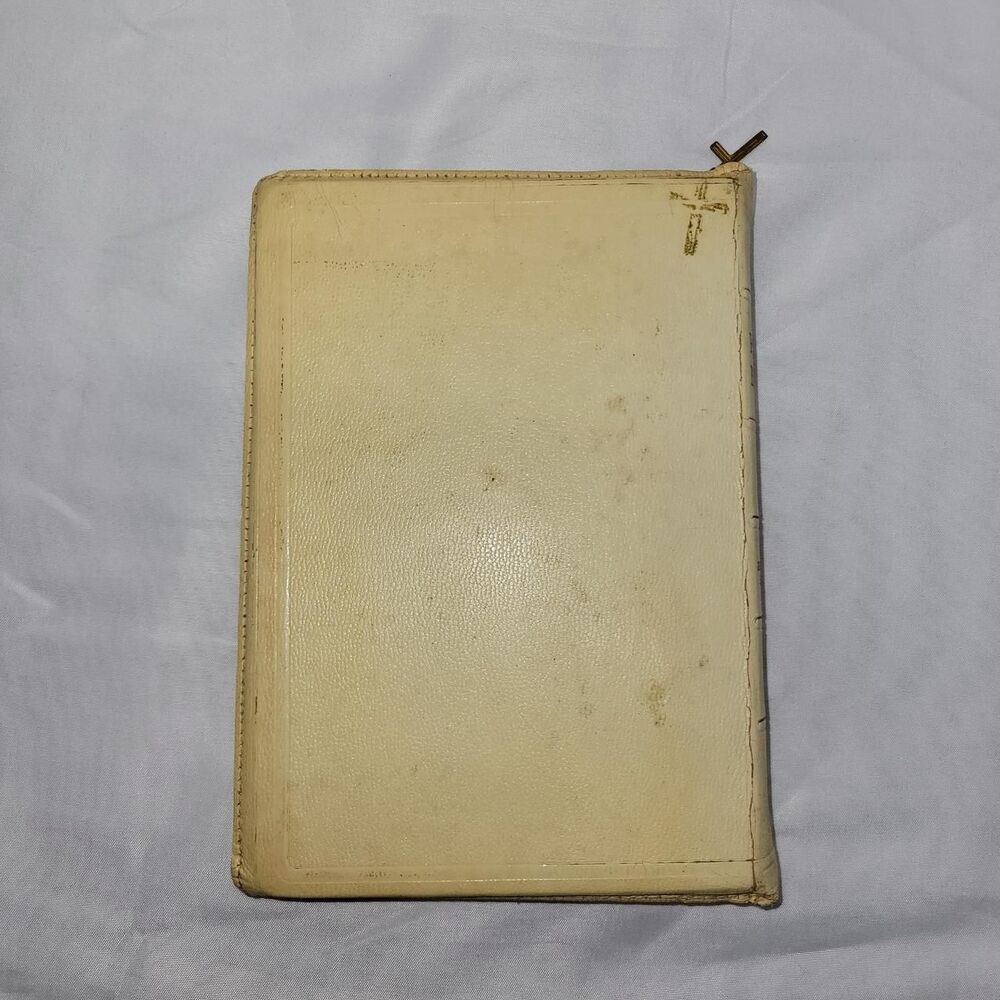 Books - Picture 4 of 7